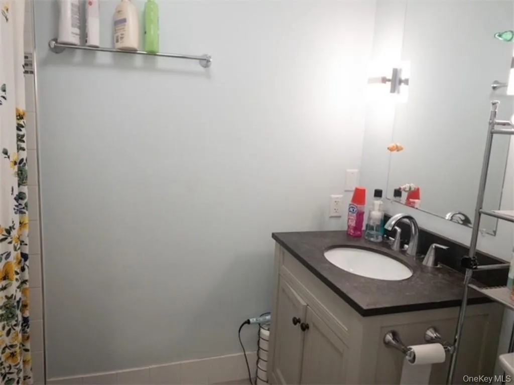 120 Clinton Avenue, Orangetown, NY, 3 Bedrooms Bedrooms, 5 Rooms Rooms,1 BathroomBathrooms,Residential Lease,Idx,Clinton,910781 120 Clinton Avenue, Orangetown, NY, 3 Bedrooms Bedrooms, 5 Rooms Rooms,1 BathroomBathrooms,Residential Lease,Idx,Clinton,910781
