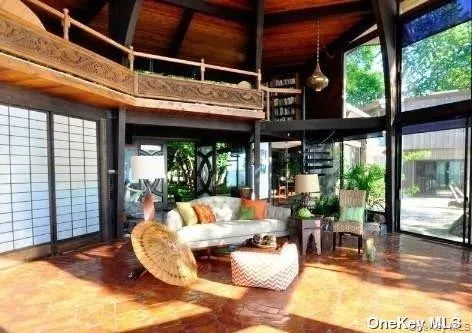 Enjoy more views from the loft! Enjoy more views from the loft!