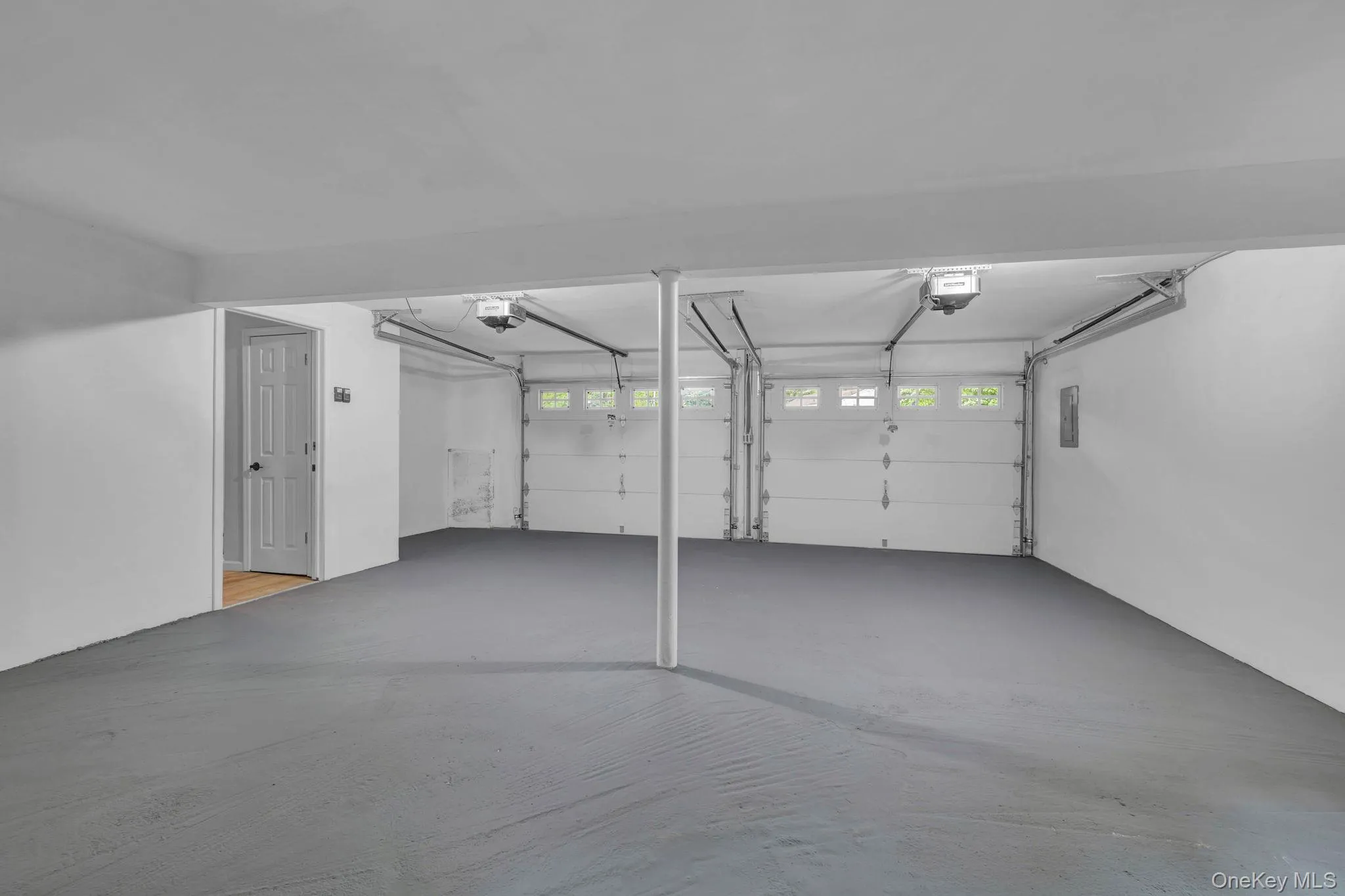 Oversized 2 car garage Oversized 2 car garage
