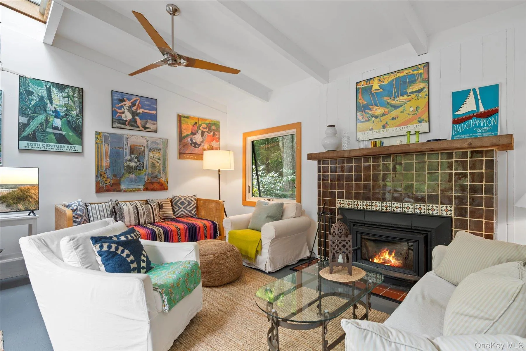 Sitting room with a fireplace