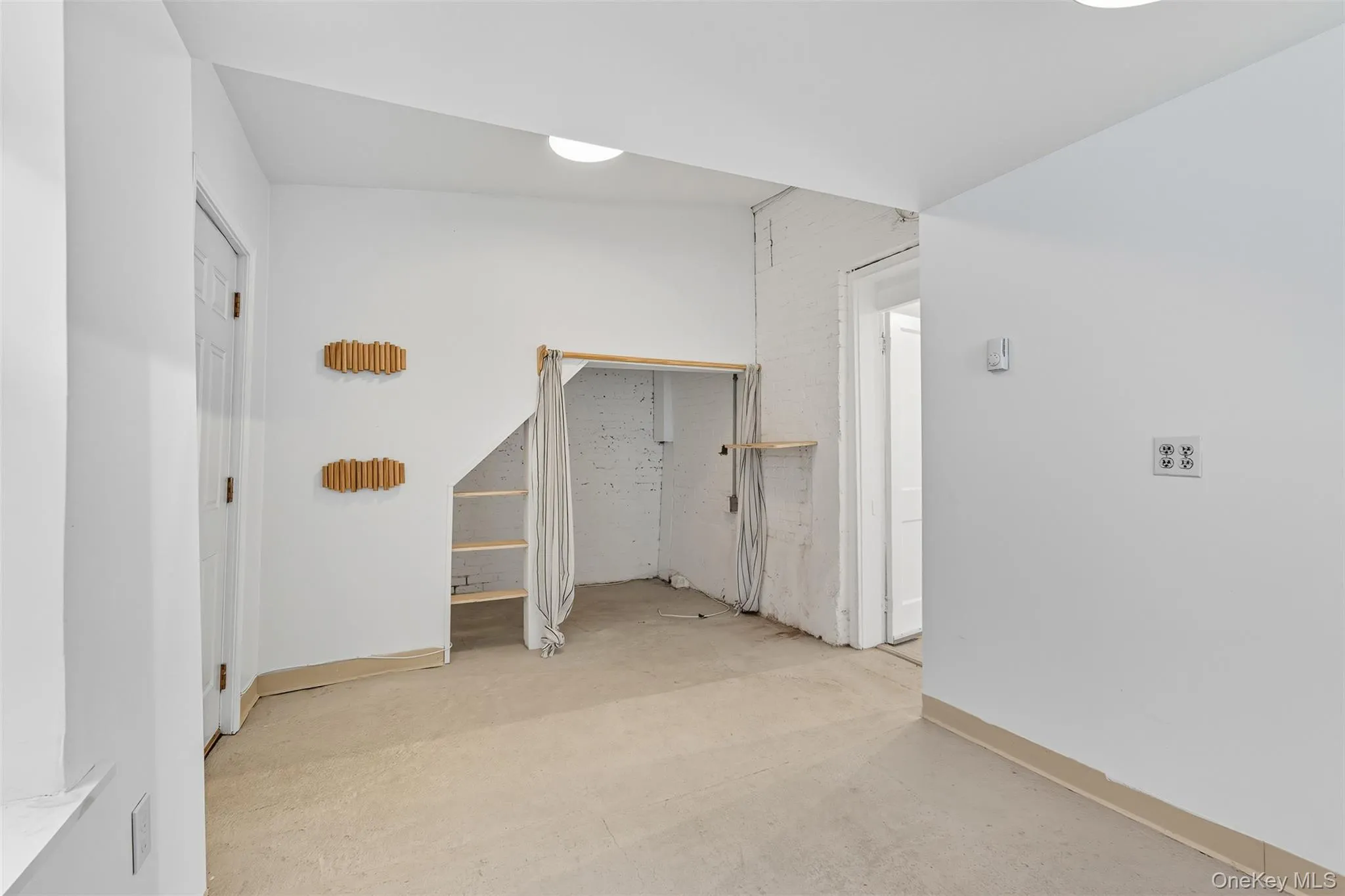 Unfurnished room with baseboards and concrete flooring Unfurnished room with baseboards and concrete flooring