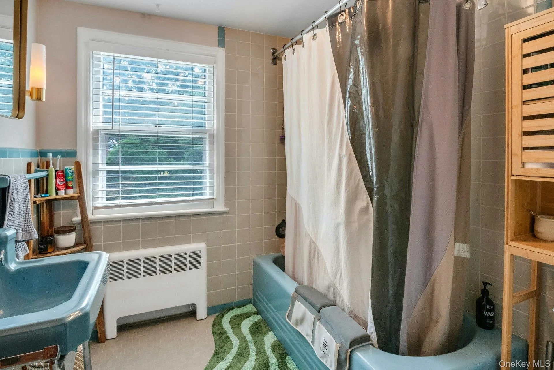 Roomy hall bathroom Roomy hall bathroom