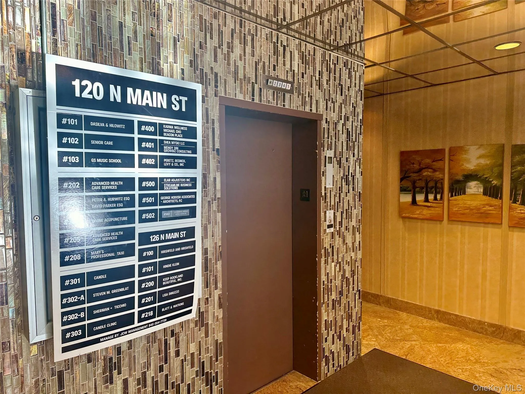 Detailed view of elevator and baseboards Detailed view of elevator and baseboards