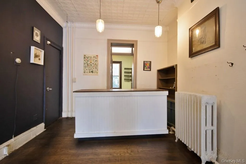 Front Room / Retail Space Showing Entry into Back Space Area Front Room / Retail Space Showing Entry into Back Space Area