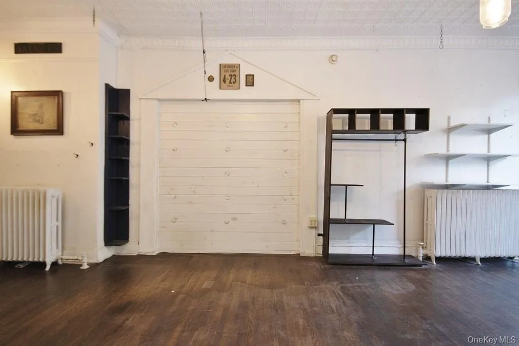 Front Room / Retail Space Front Room / Retail Space