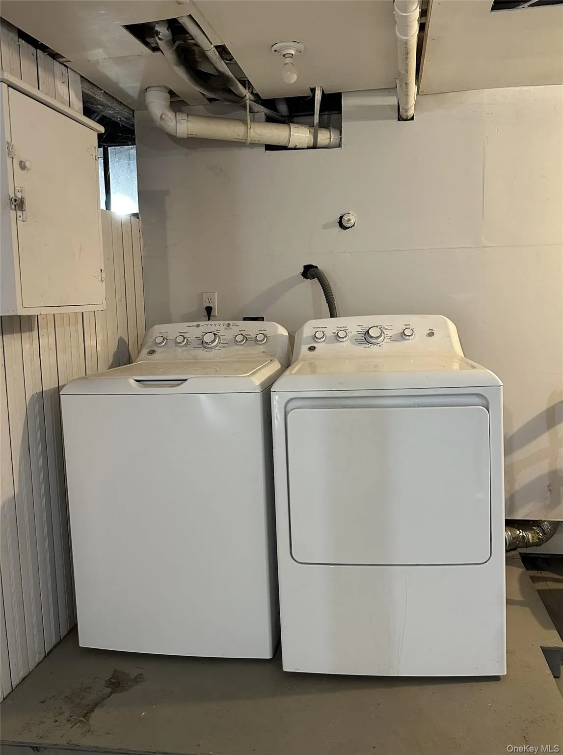 Laundry room with independent washer and dryer Laundry room with independent washer and dryer