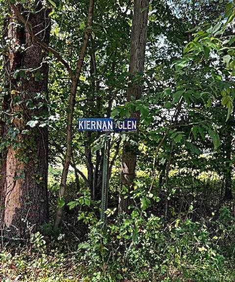Road sign leading into Kiernan Glen property Road sign leading into Kiernan Glen property
