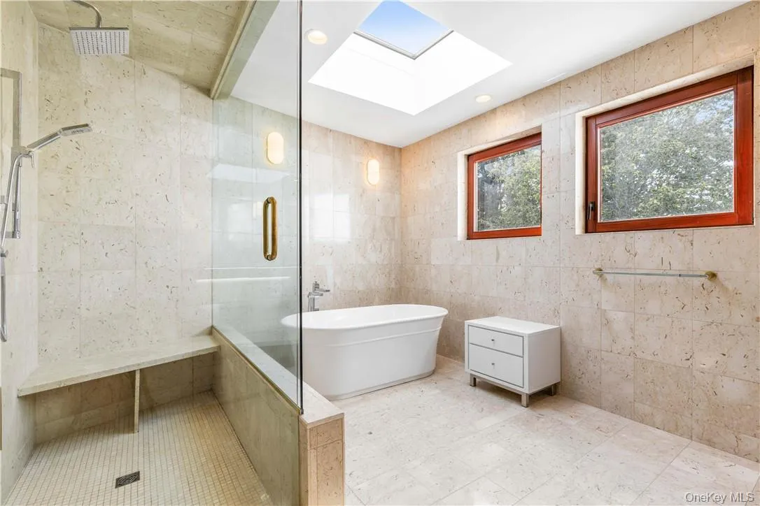 Light and bright new bath built 2024. Light and bright new bath built 2024.