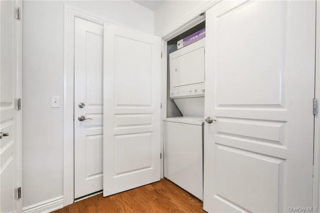 IN UNIT WASHER AND DRYER! IN UNIT WASHER AND DRYER!