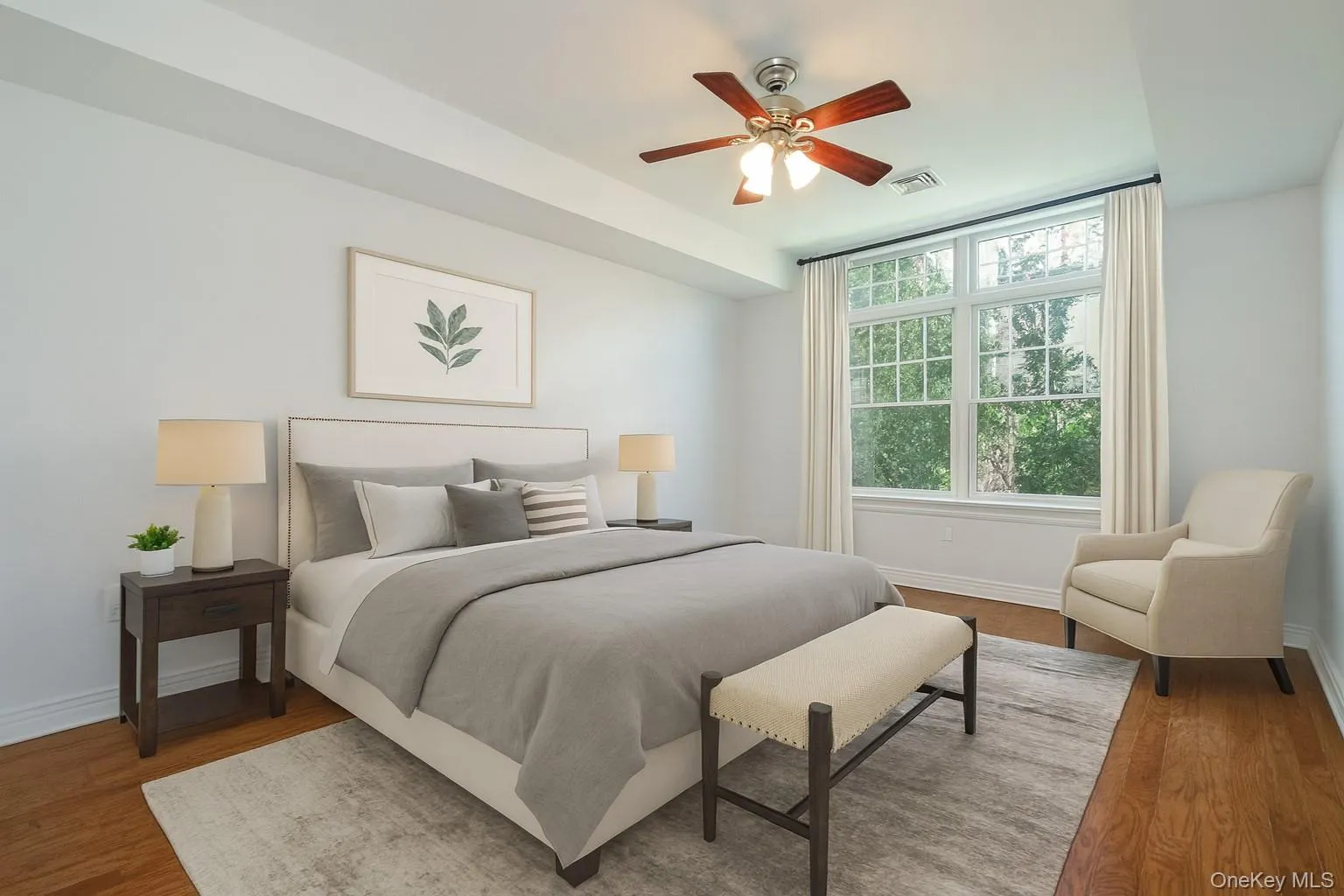 PRIMARY BEDROOM WITH WALK- IN CLOSET! PRIMARY BEDROOM WITH WALK- IN CLOSET!