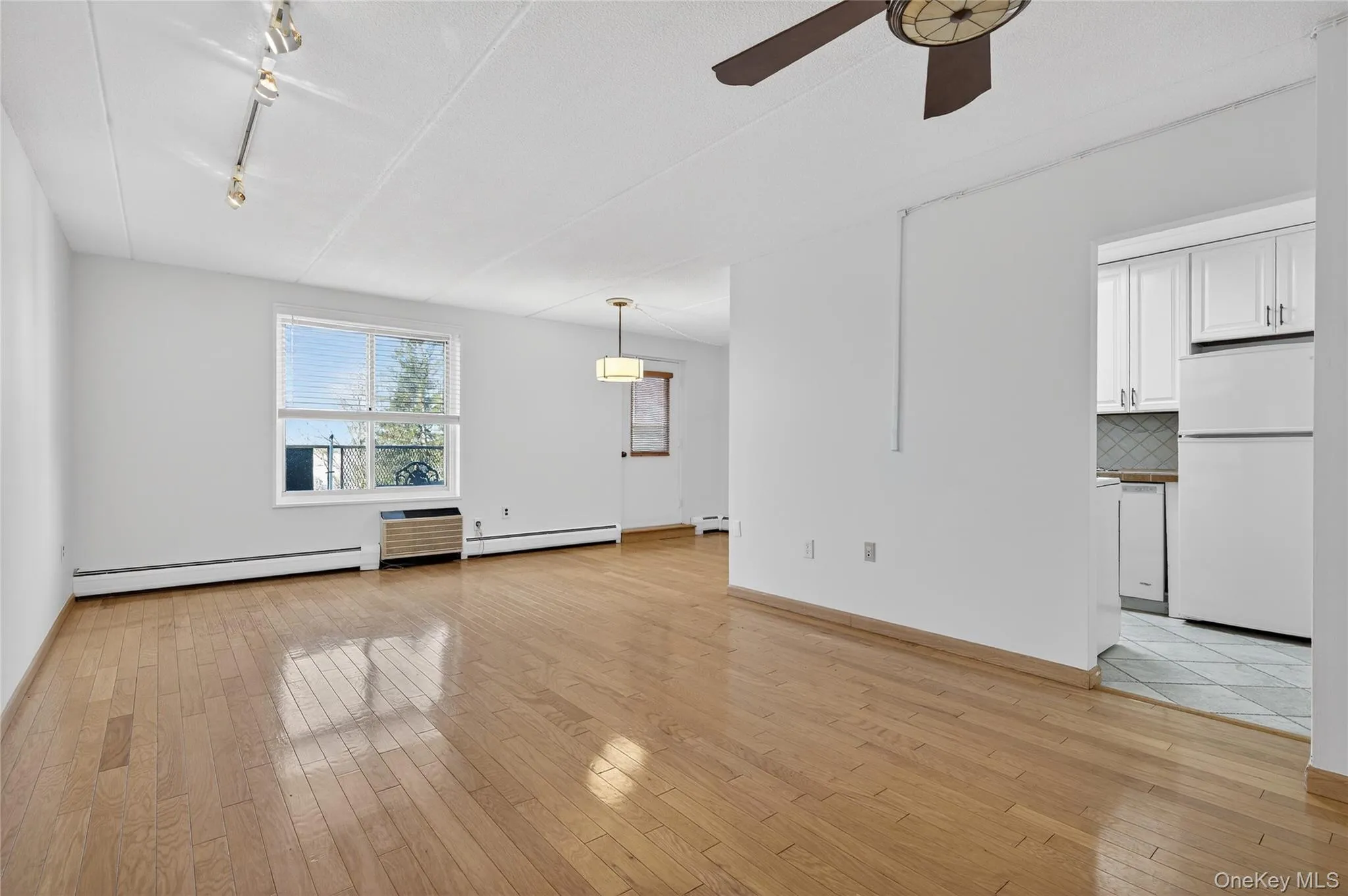 135 Post Avenue, North Hempstead, NY, 1 Bedroom Bedrooms, 4 Rooms Rooms,1 BathroomBathrooms,Residential Lease,For Rent,Post,0,911712 135 Post Avenue, North Hempstead, NY, 1 Bedroom Bedrooms, 4 Rooms Rooms,1 BathroomBathrooms,Residential Lease,For Rent,Post,0,911712