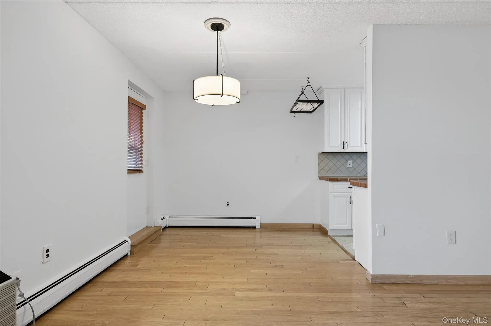 135 Post Avenue, North Hempstead, NY, 1 Bedroom Bedrooms, 4 Rooms Rooms,1 BathroomBathrooms,Residential Lease,For Rent,Post,0,911712 135 Post Avenue, North Hempstead, NY, 1 Bedroom Bedrooms, 4 Rooms Rooms,1 BathroomBathrooms,Residential Lease,For Rent,Post,0,911712