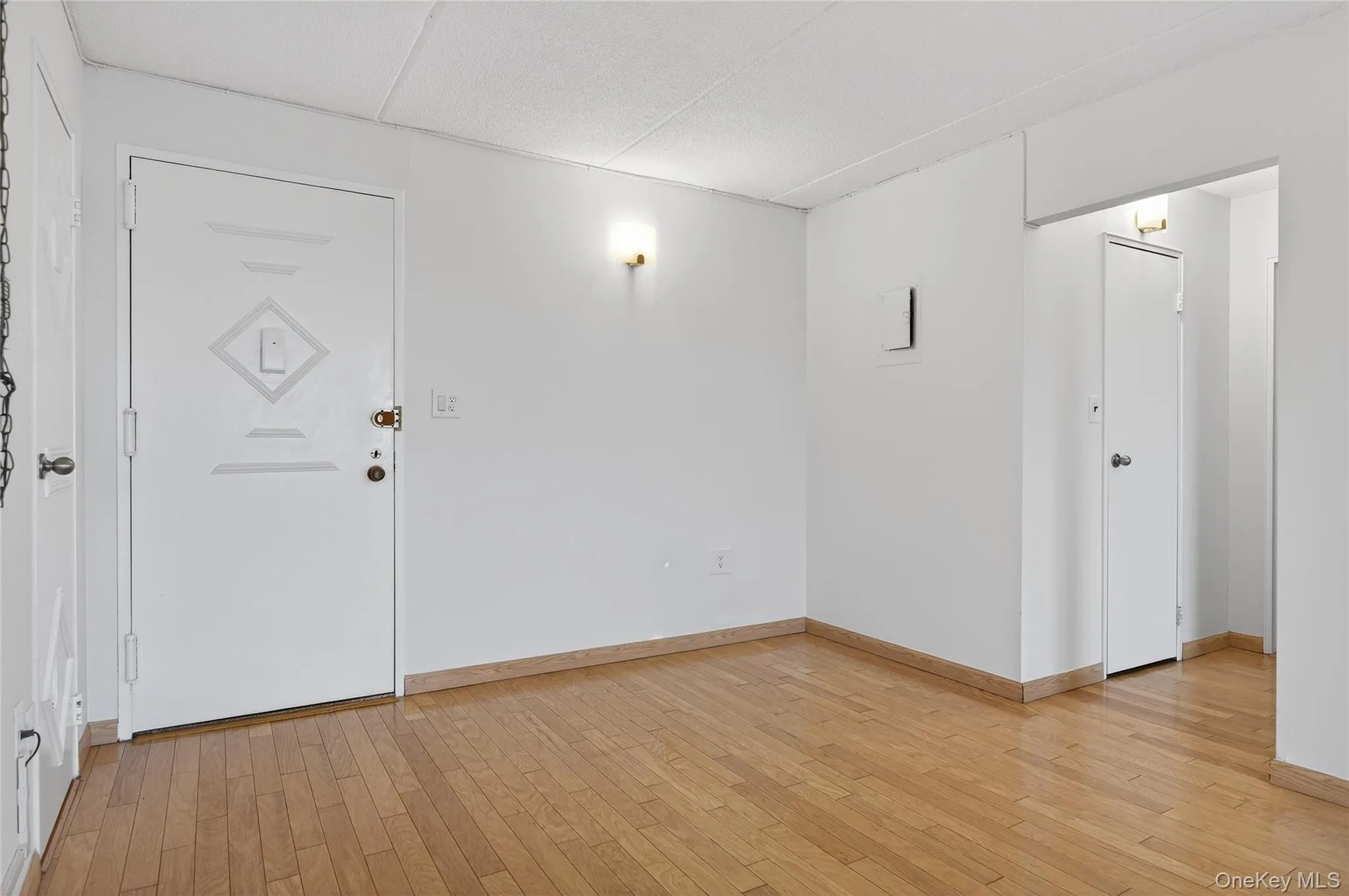 135 Post Avenue, North Hempstead, NY, 1 Bedroom Bedrooms, 4 Rooms Rooms,1 BathroomBathrooms,Residential Lease,For Rent,Post,0,911712 135 Post Avenue, North Hempstead, NY, 1 Bedroom Bedrooms, 4 Rooms Rooms,1 BathroomBathrooms,Residential Lease,For Rent,Post,0,911712