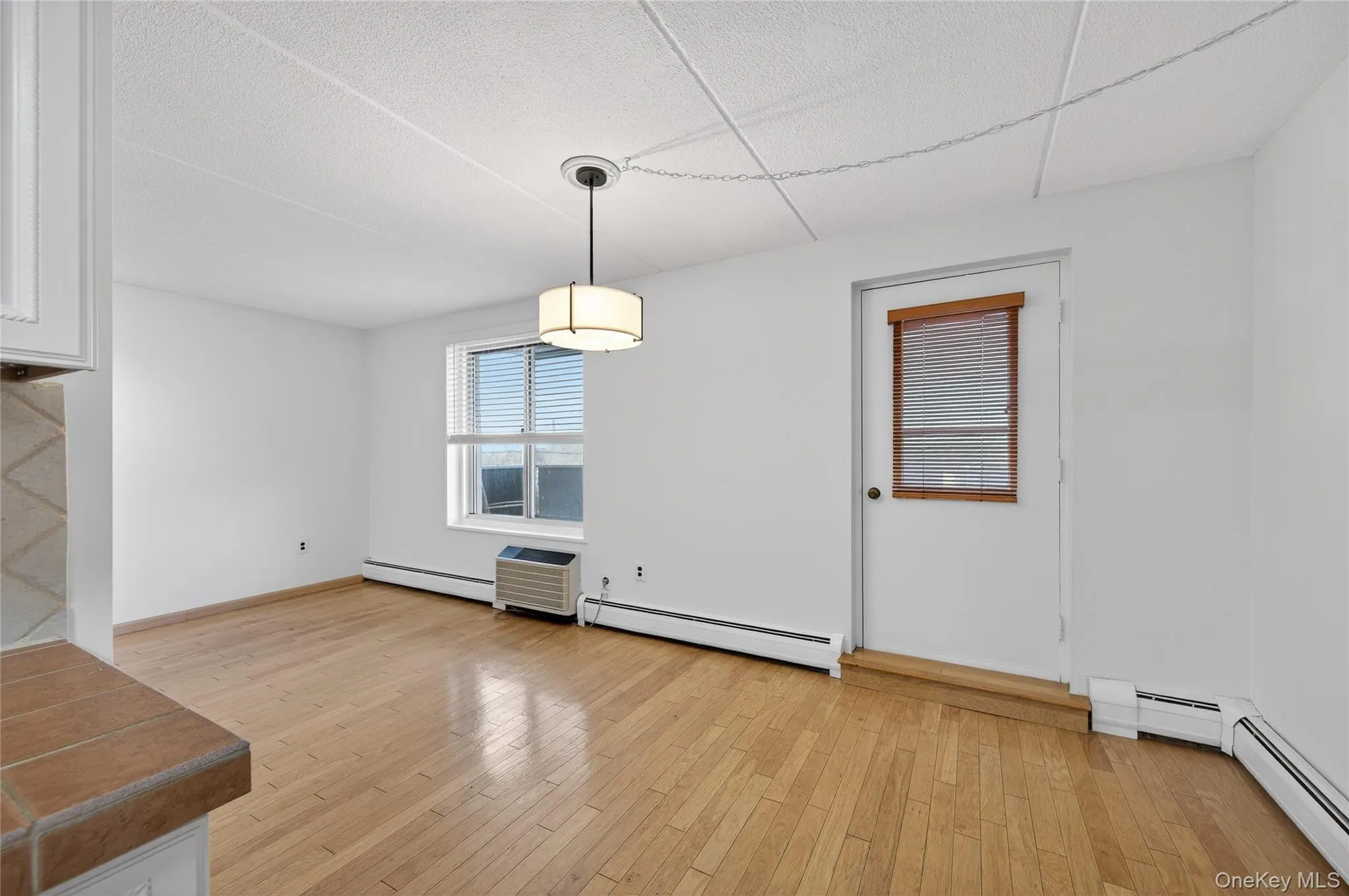 135 Post Avenue, North Hempstead, NY, 1 Bedroom Bedrooms, 4 Rooms Rooms,1 BathroomBathrooms,Residential Lease,For Rent,Post,0,911712 135 Post Avenue, North Hempstead, NY, 1 Bedroom Bedrooms, 4 Rooms Rooms,1 BathroomBathrooms,Residential Lease,For Rent,Post,0,911712