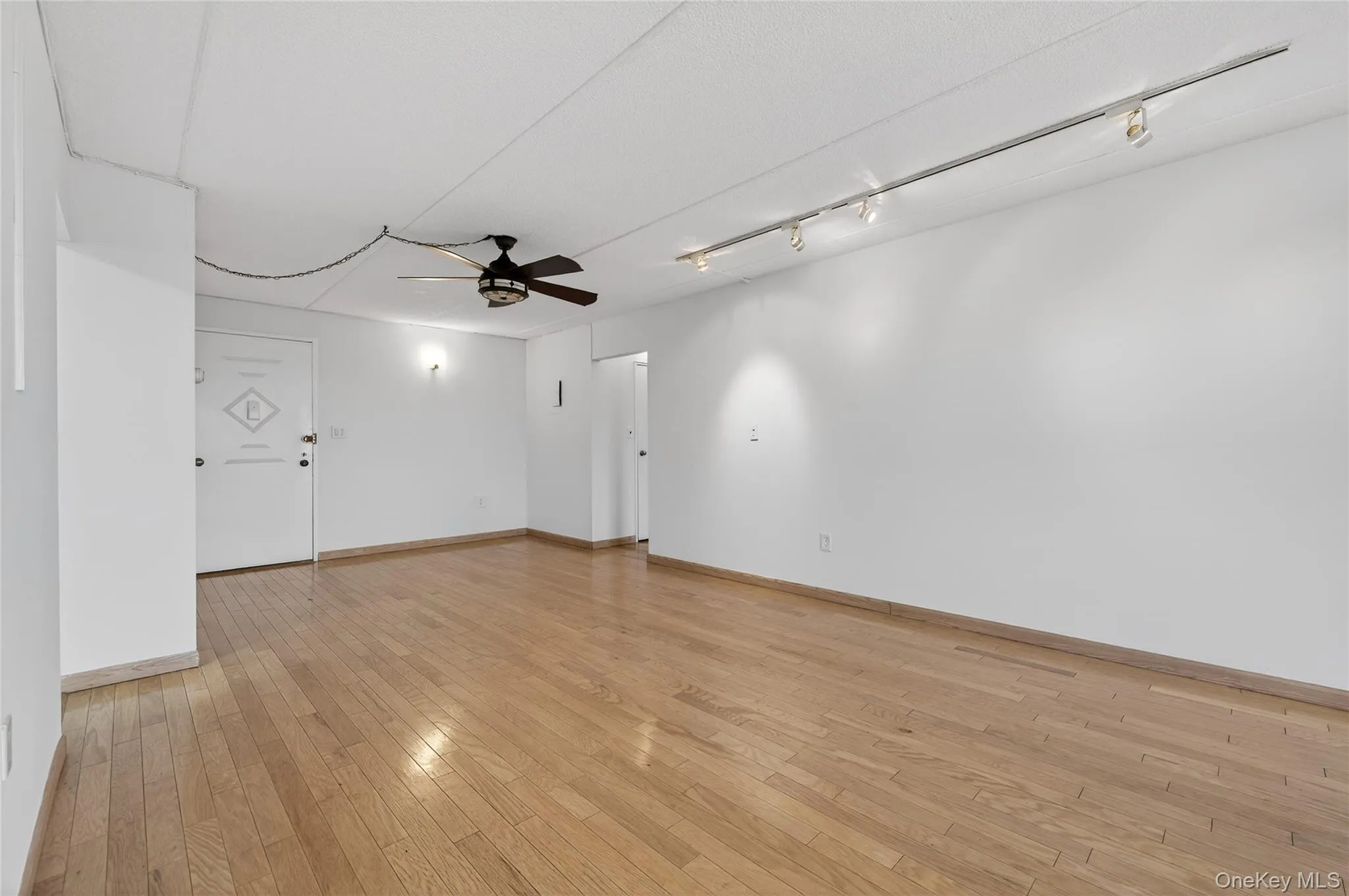 135 Post Avenue, North Hempstead, NY, 1 Bedroom Bedrooms, 4 Rooms Rooms,1 BathroomBathrooms,Residential Lease,For Rent,Post,0,911712 135 Post Avenue, North Hempstead, NY, 1 Bedroom Bedrooms, 4 Rooms Rooms,1 BathroomBathrooms,Residential Lease,For Rent,Post,0,911712