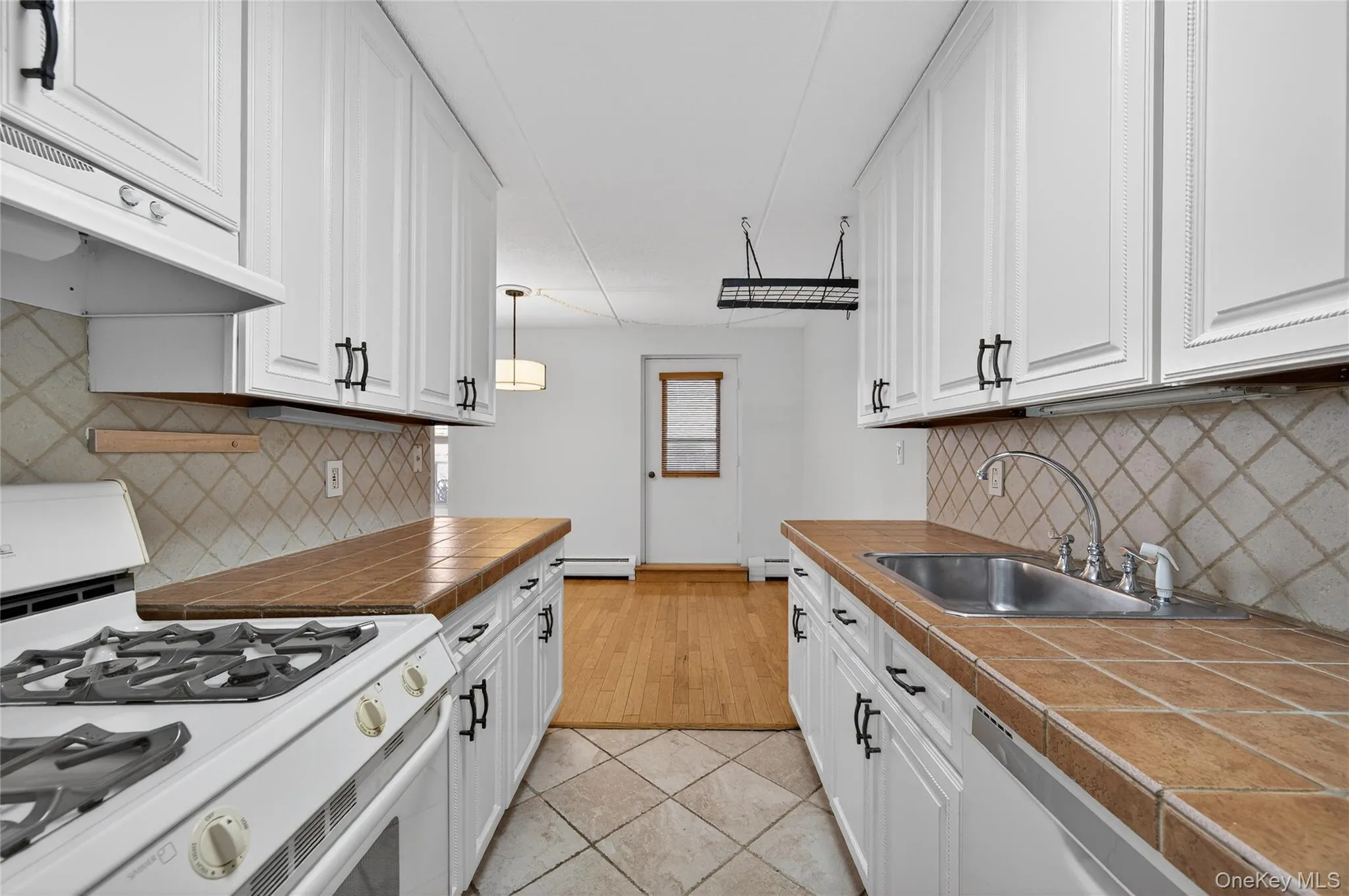 135 Post Avenue, North Hempstead, NY, 1 Bedroom Bedrooms, 4 Rooms Rooms,1 BathroomBathrooms,Residential Lease,For Rent,Post,0,911712 135 Post Avenue, North Hempstead, NY, 1 Bedroom Bedrooms, 4 Rooms Rooms,1 BathroomBathrooms,Residential Lease,For Rent,Post,0,911712