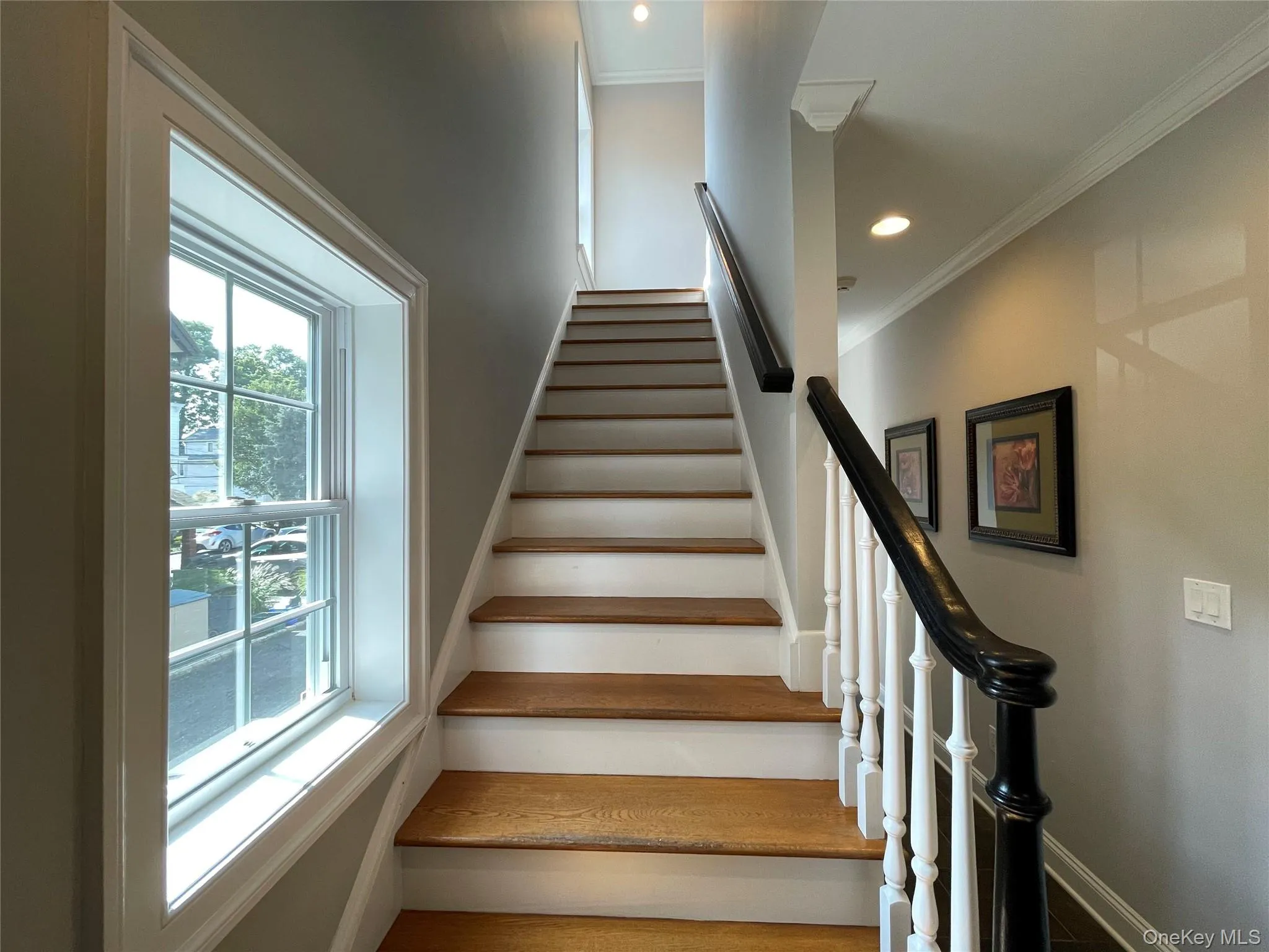 Stairway to the unit Stairway to the unit