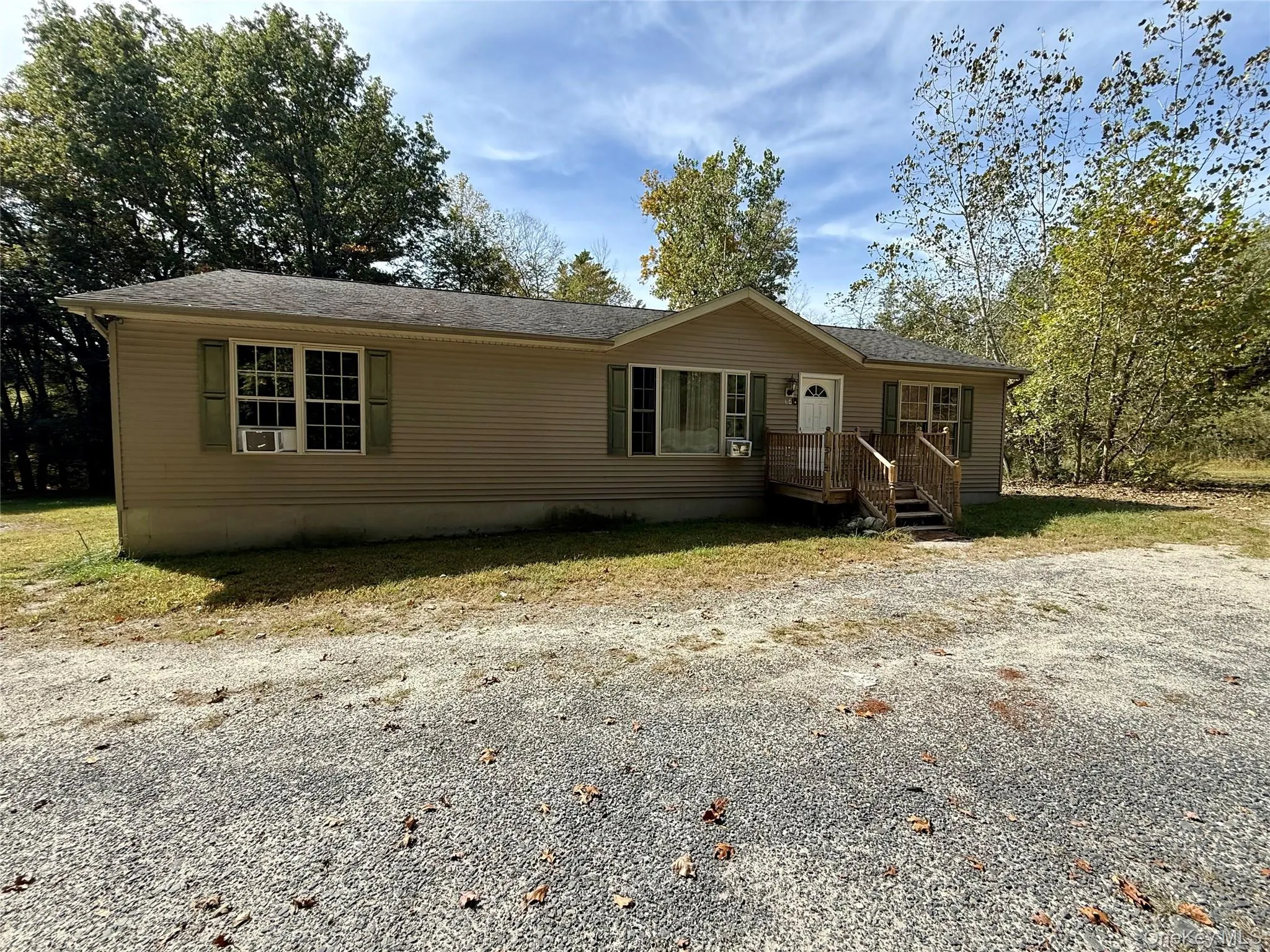 Manufactured / mobile home with a shingled roof Manufactured / mobile home with a shingled roof
