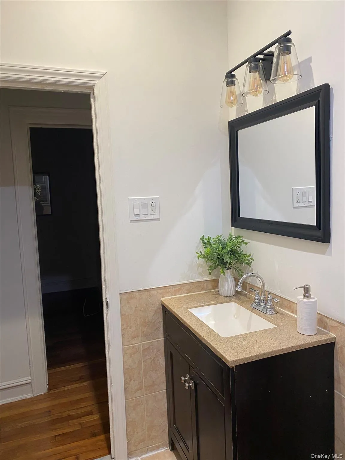 bathroom bathroom