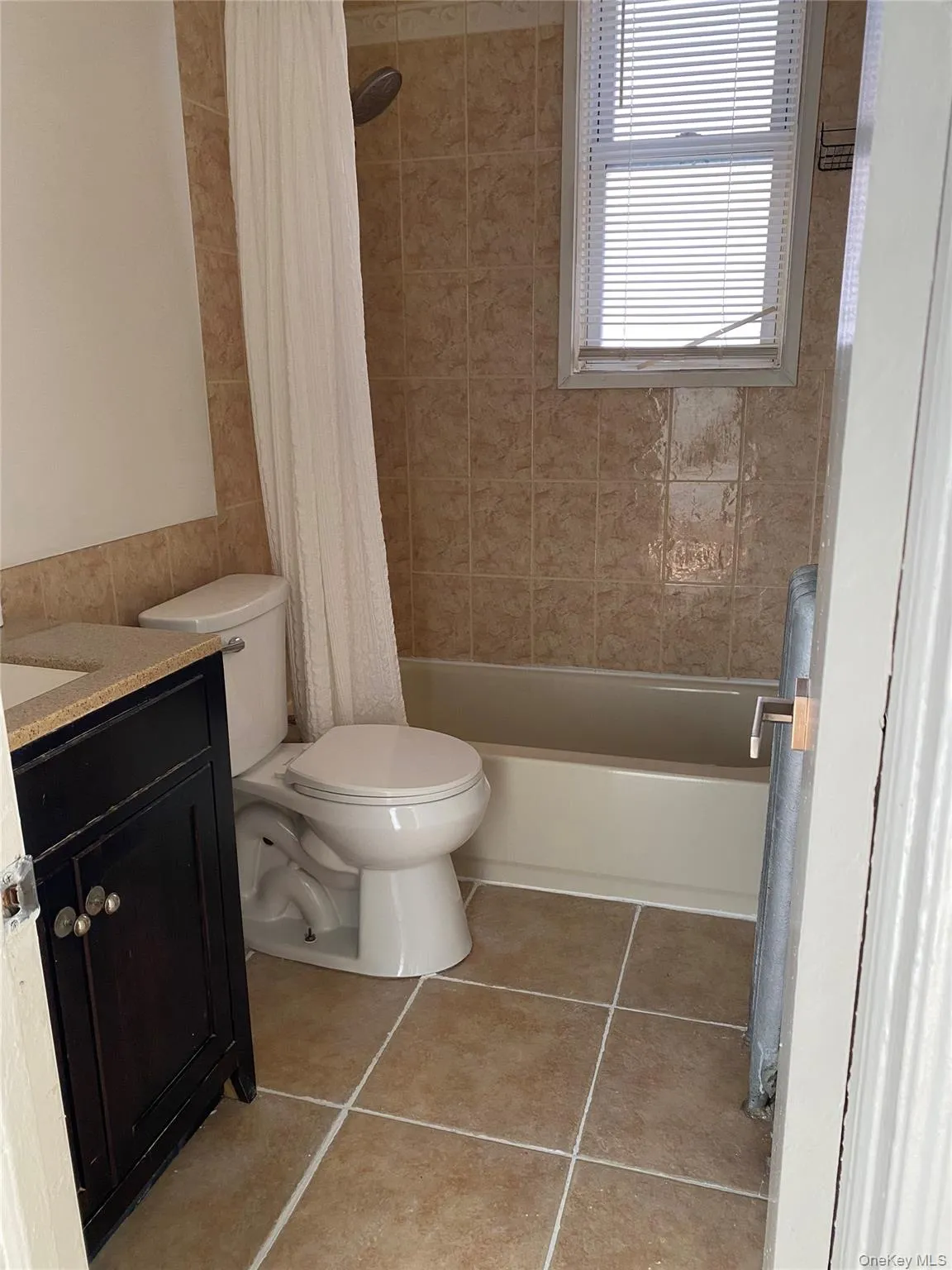 bathroom bathroom