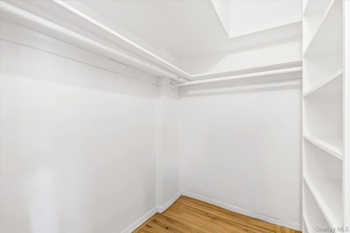 Walk-in-closet Walk-in-closet