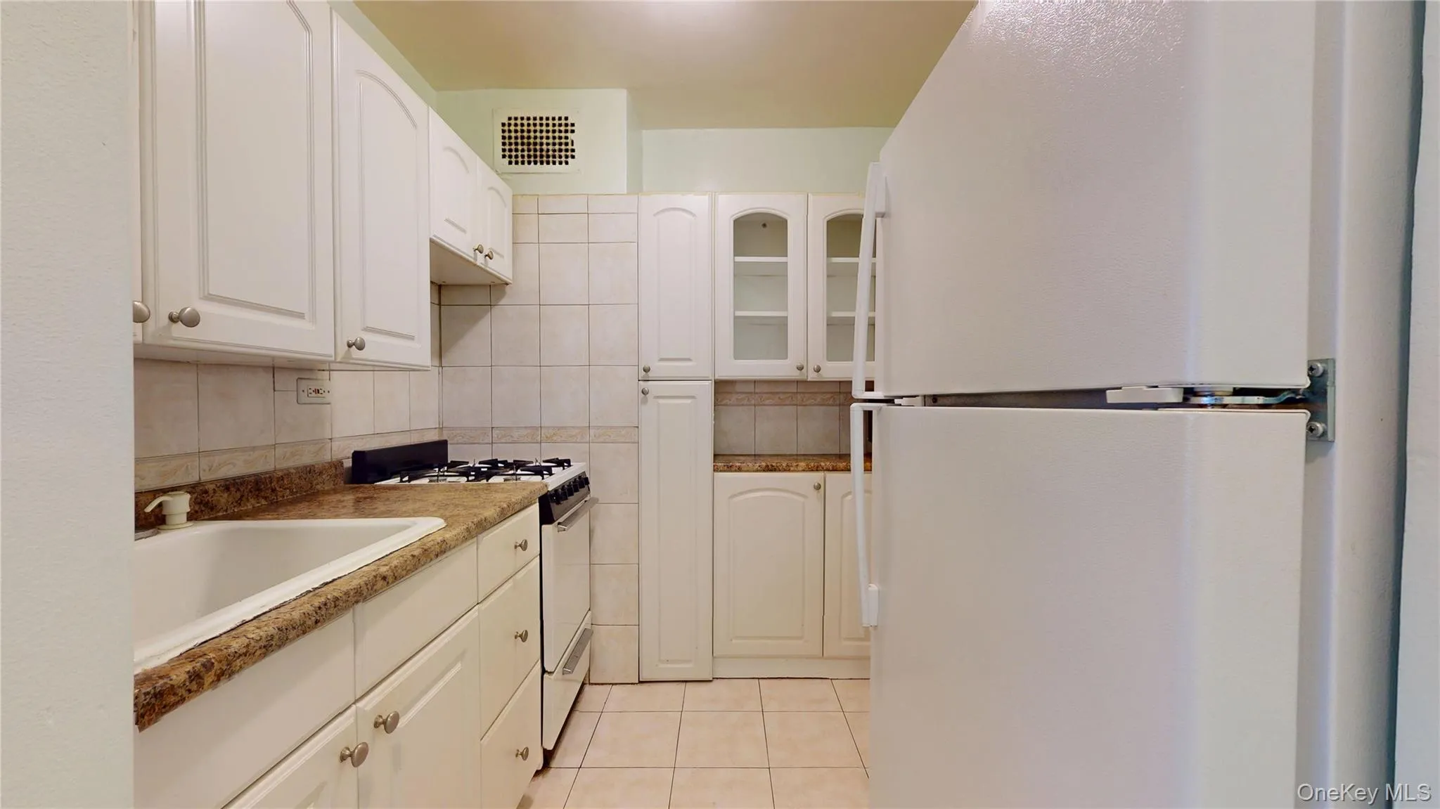 99-10 60th Avenue, New York, NY, 3 Rooms Rooms,1 BathroomBathrooms,Residential,For Rent,60th,0,912174 99-10 60th Avenue, New York, NY, 3 Rooms Rooms,1 BathroomBathrooms,Residential,For Rent,60th,0,912174