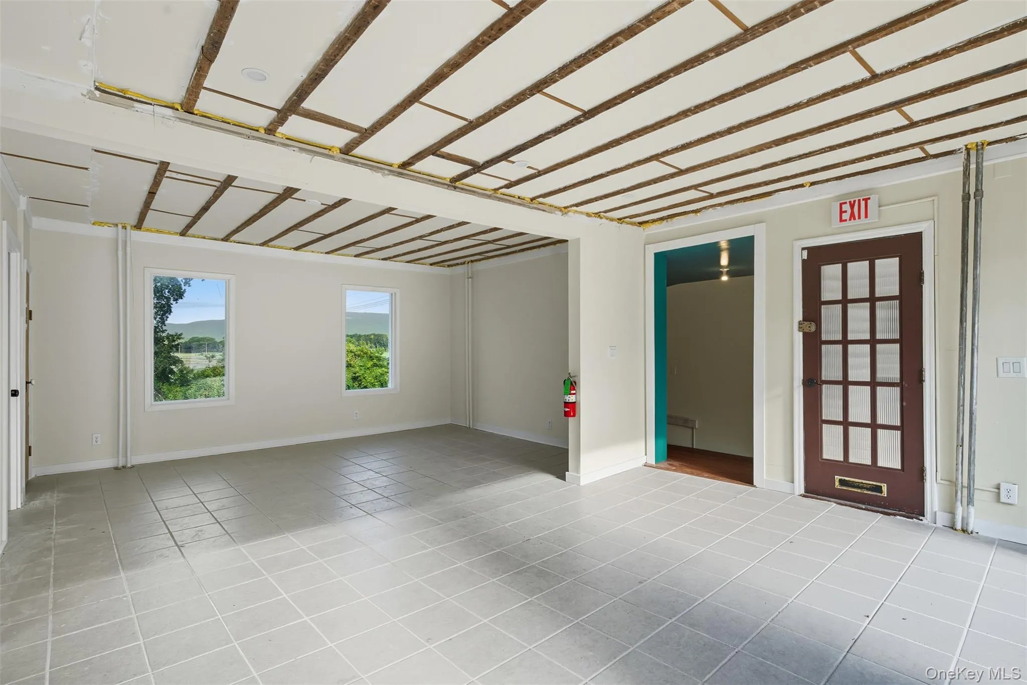 Unfurnished room with light tile patterned floors Unfurnished room with light tile patterned floors