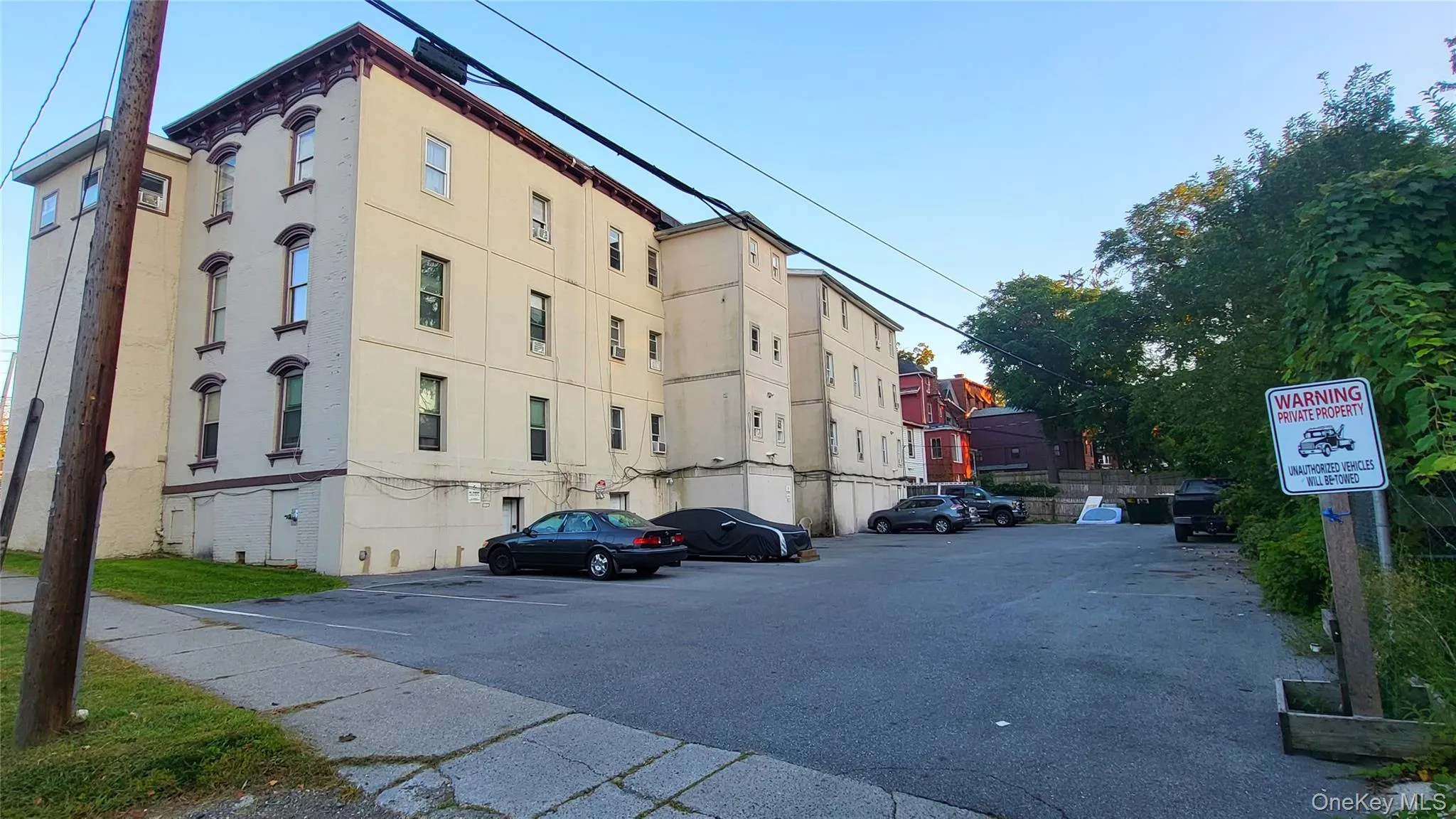 Parking in back of bldg Parking in back of bldg