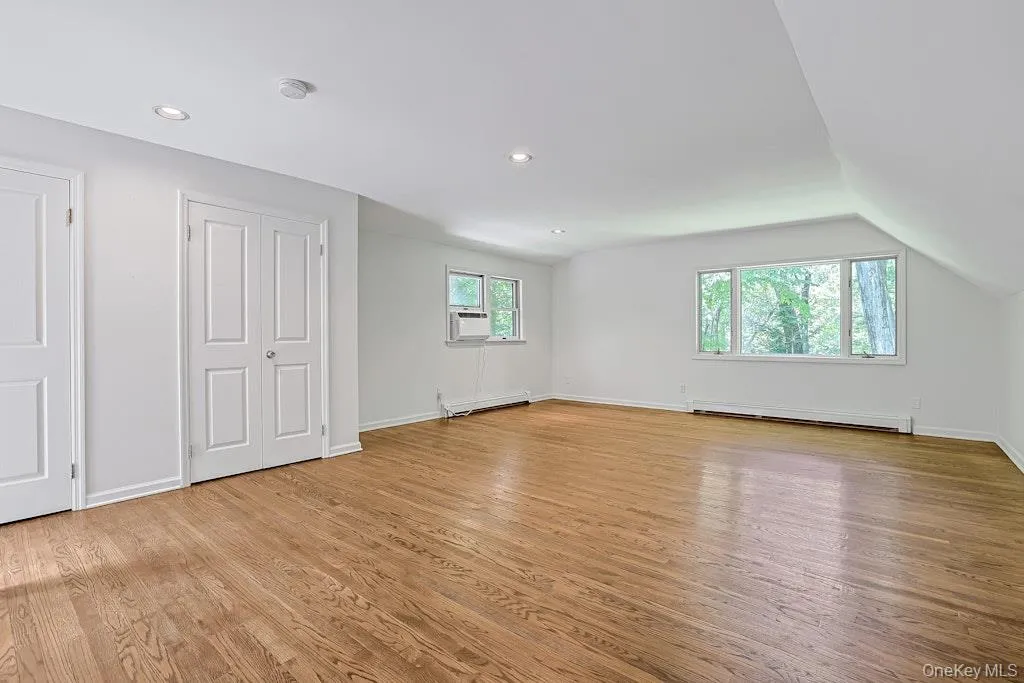 Here is the huge en-suite primary waiting for you Here is the huge en-suite primary waiting for you