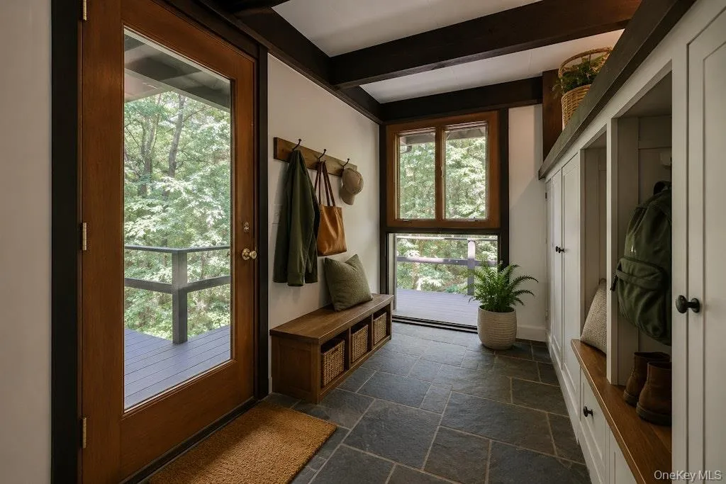 Mud room idea...or reading nook Mud room idea...or reading nook