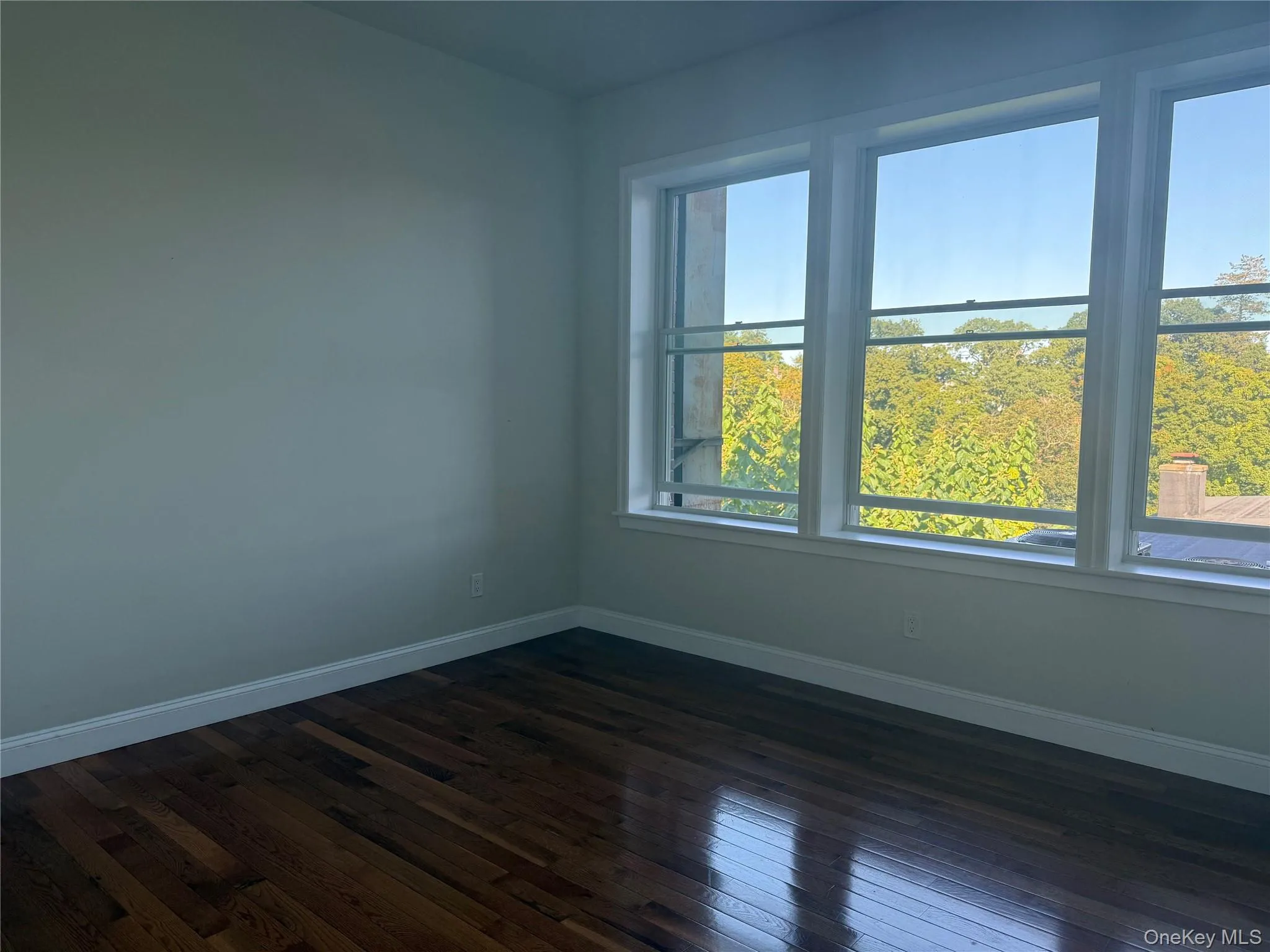 Light bedroom with lovely view Light bedroom with lovely view