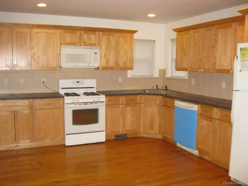 622 6th Avenue, Mount Vernon, NY, 3 Bedrooms Bedrooms, 8 Rooms Rooms,2 BathroomsBathrooms,Residential Lease,Idx,6th,912802 622 6th Avenue, Mount Vernon, NY, 3 Bedrooms Bedrooms, 8 Rooms Rooms,2 BathroomsBathrooms,Residential Lease,Idx,6th,912802