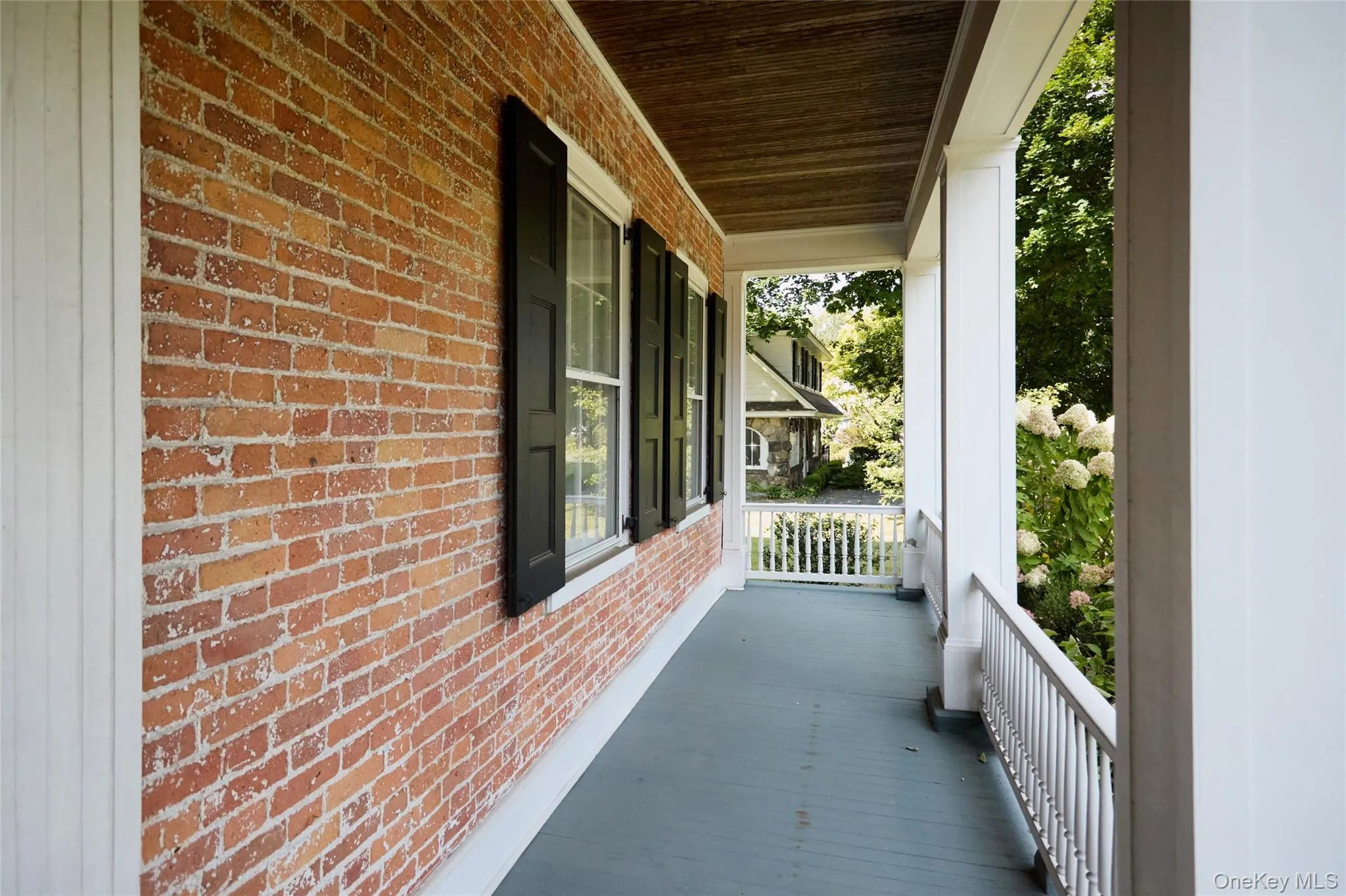 Covered porch with a sunroom Covered porch with a sunroom