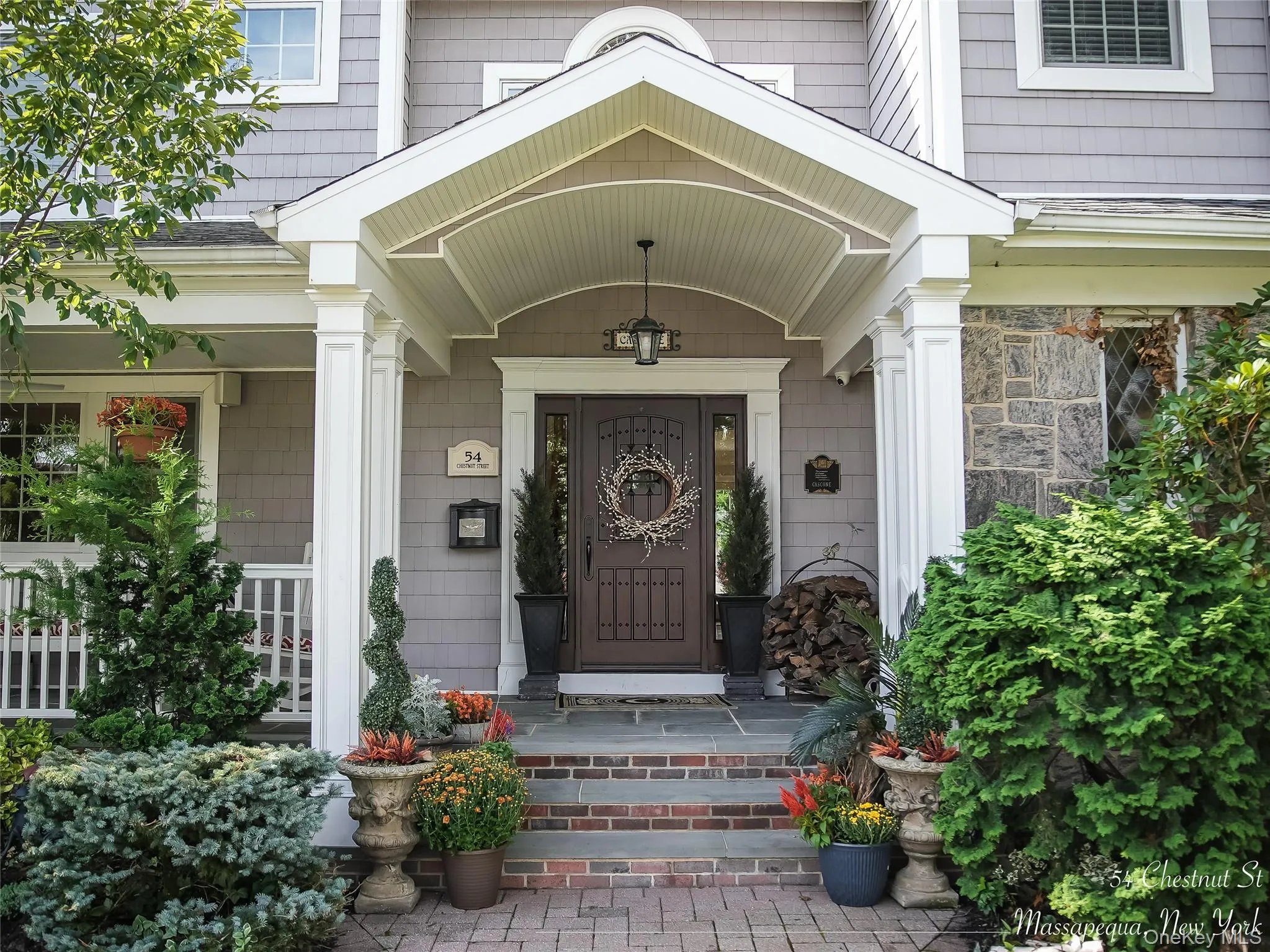 Property entrance with a porch Property entrance with a porch