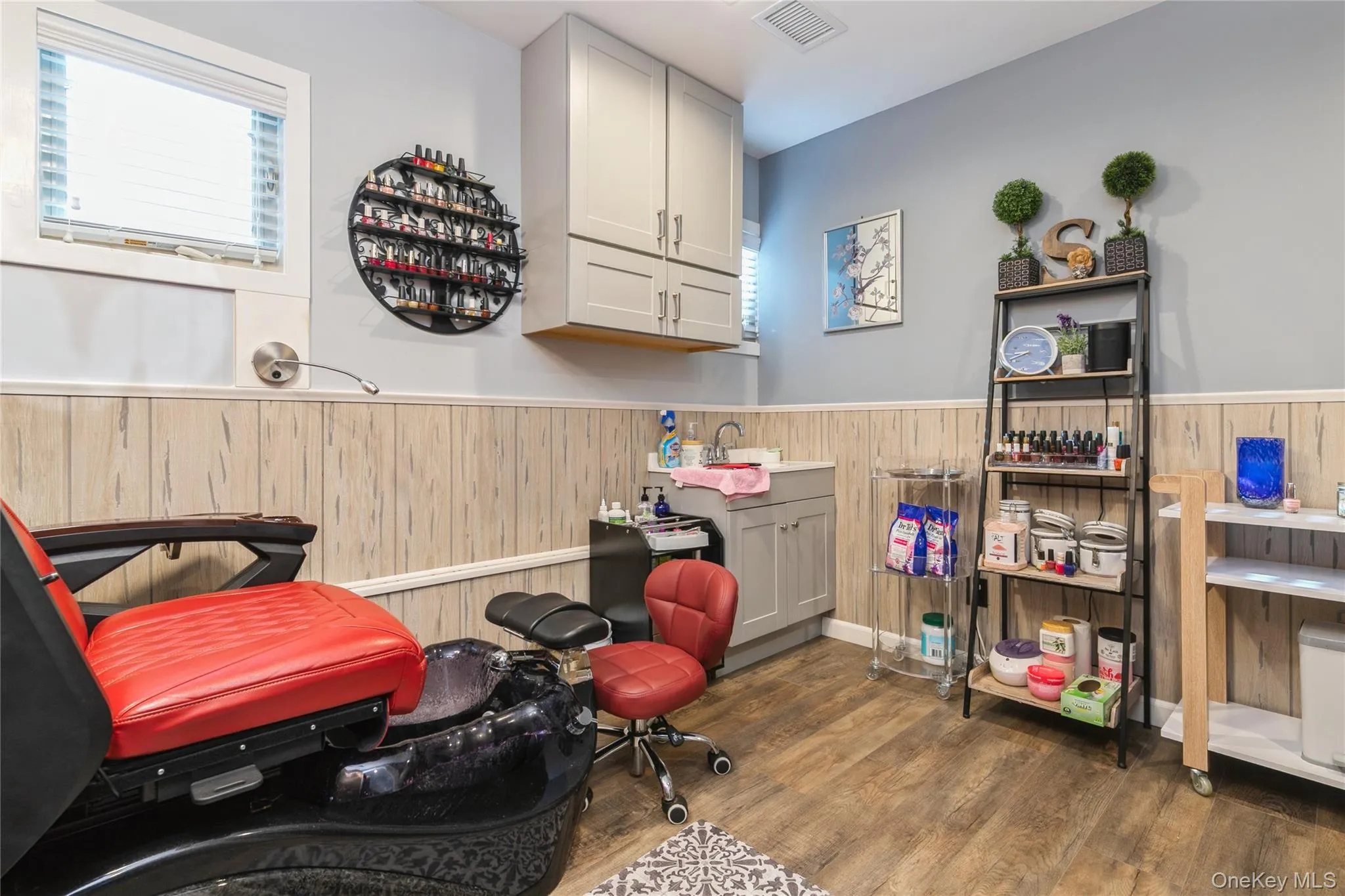 Office, Manicure and Pedicure Station Office, Manicure and Pedicure Station