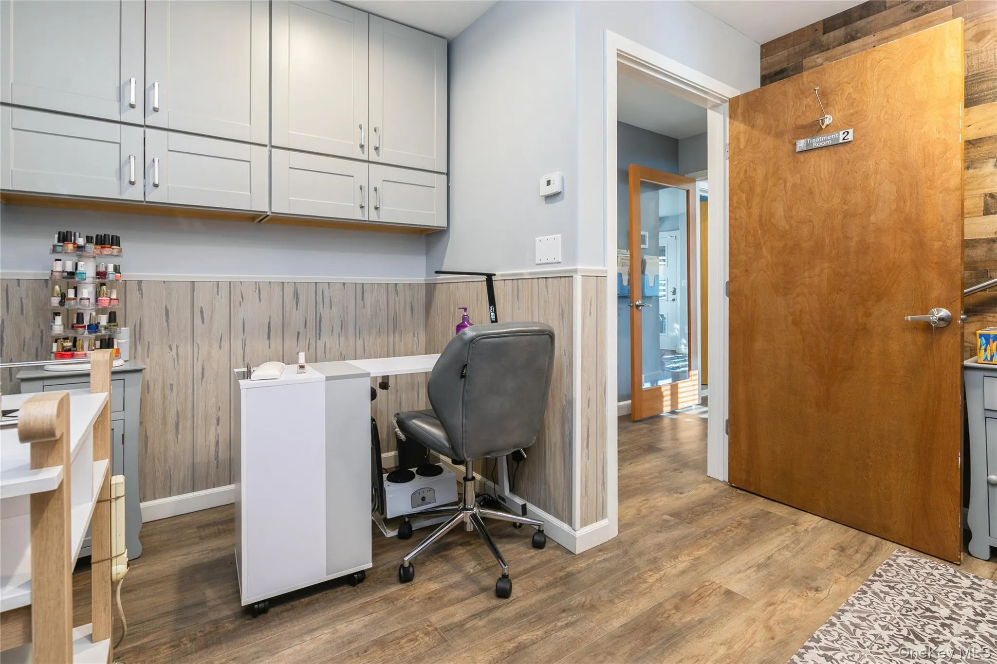 Office, Manicure and Pedicure Station Office, Manicure and Pedicure Station