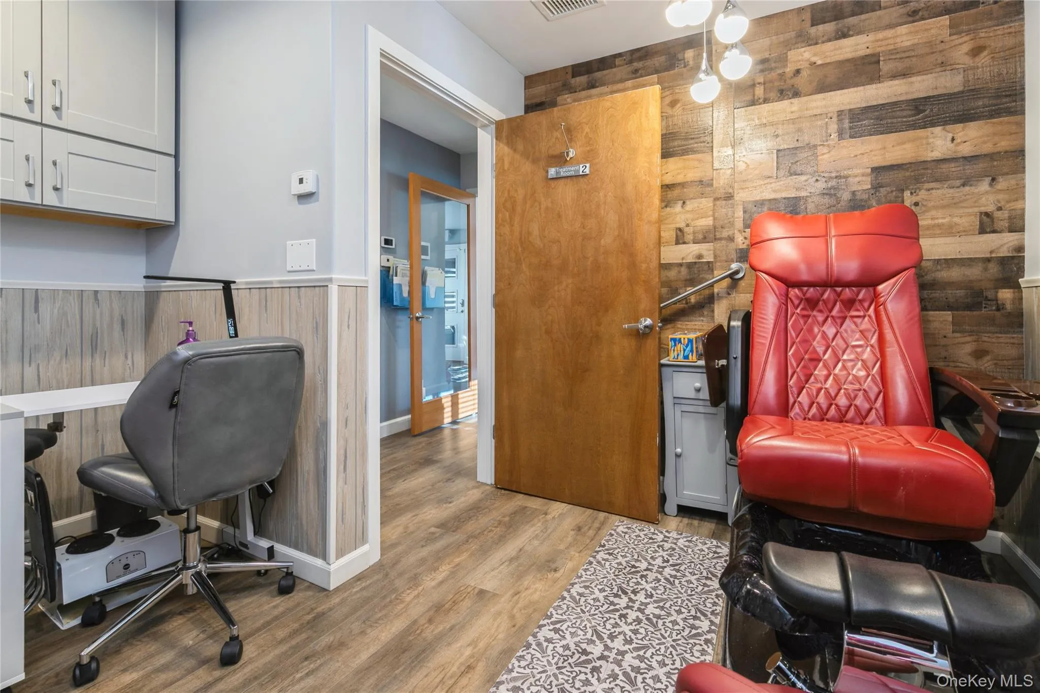 Office, Manicure and Pedicure Station Office, Manicure and Pedicure Station