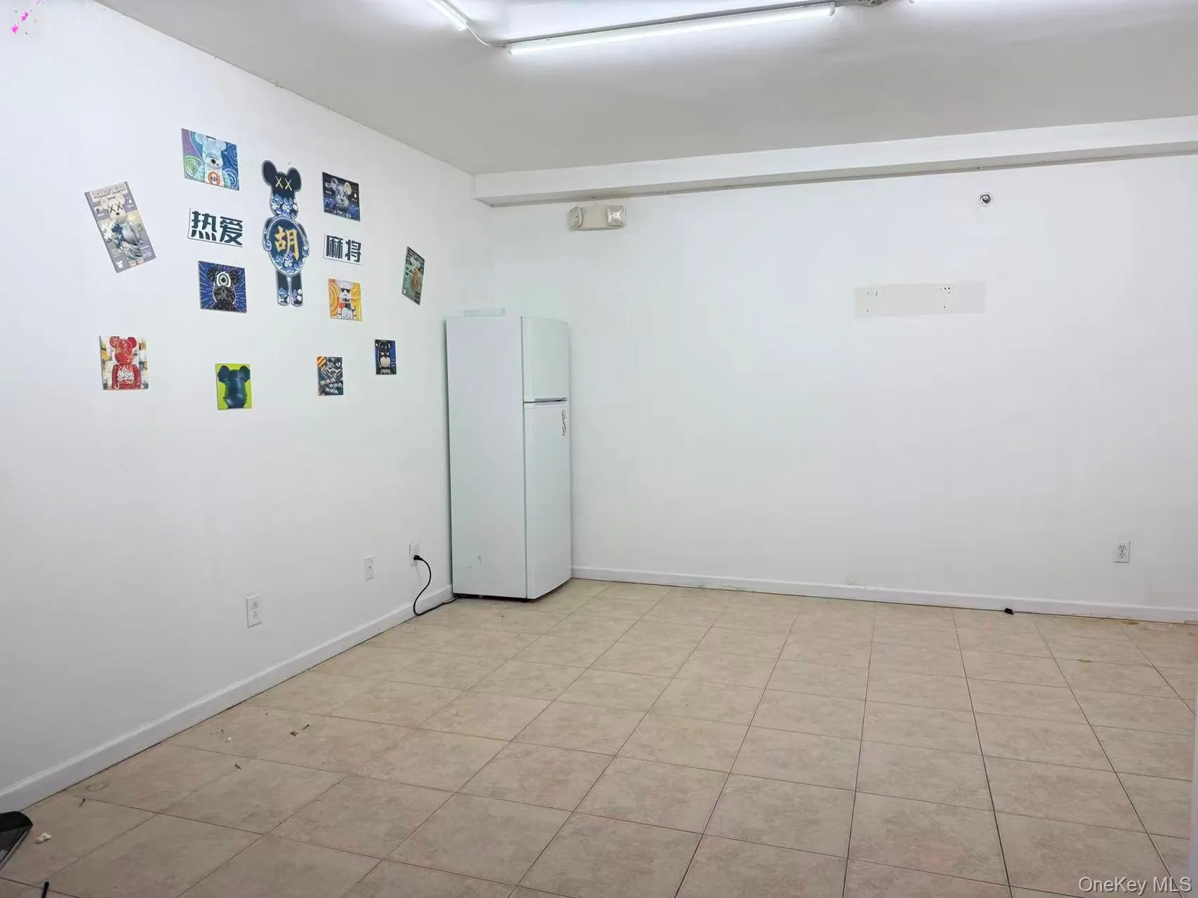 Empty room featuring baseboards Empty room featuring baseboards