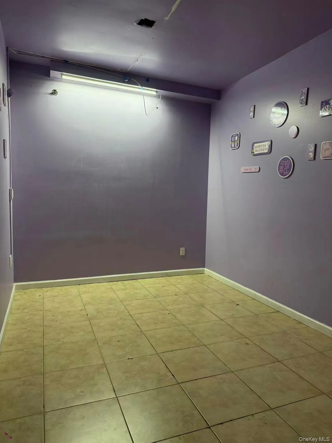 Empty room featuring baseboards and light tile patterned floors Empty room featuring baseboards and light tile patterned floors