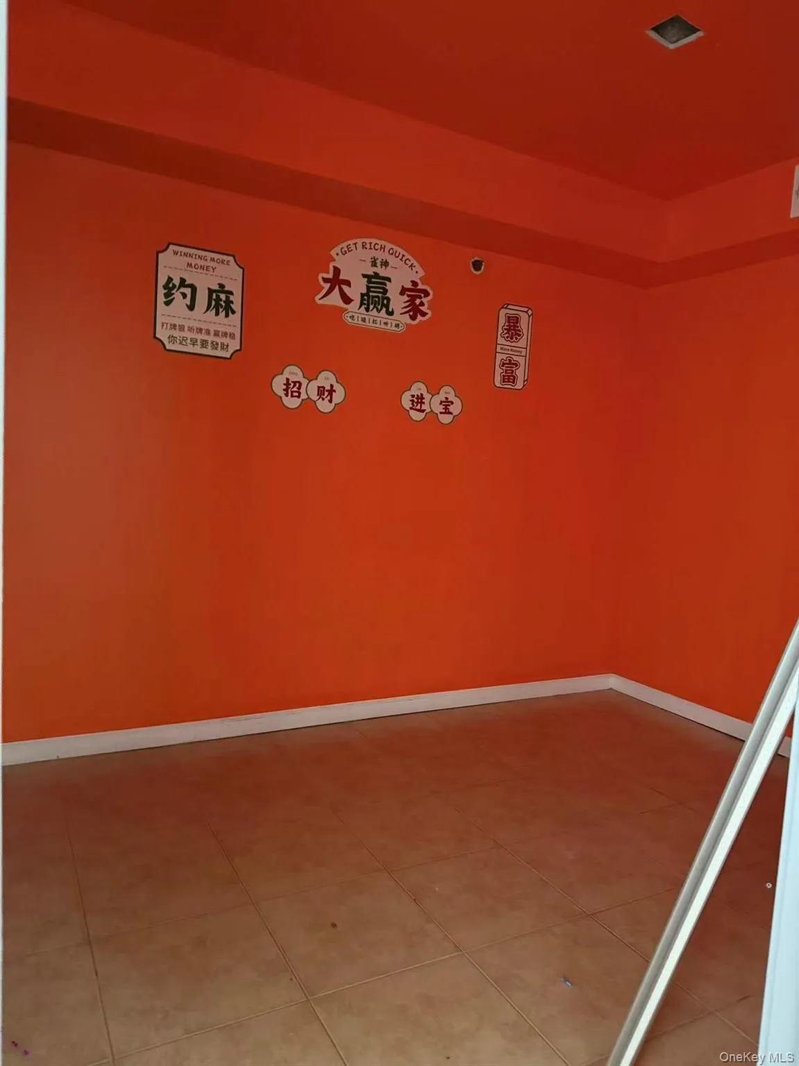 Unfurnished room featuring baseboards and light tile patterned floors Unfurnished room featuring baseboards and light tile patterned floors