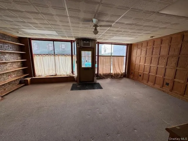 Interior view of the large room by the windows... Interior view of the large room by the windows...