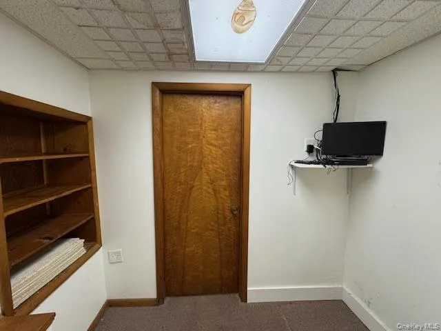 Small room between the second room and the bathroom. Small room between the second room and the bathroom.