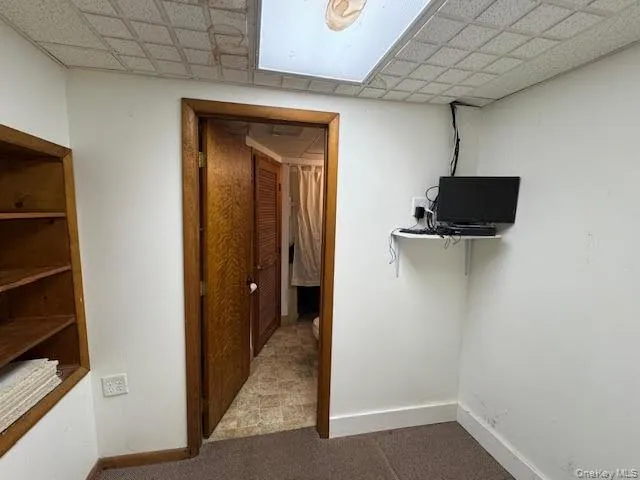 Entry to the bathroom from the small room. Entry to the bathroom from the small room.