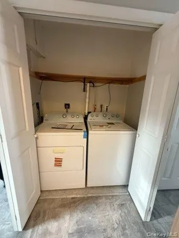 Washroom with independent washer and dryer Washroom with independent washer and dryer