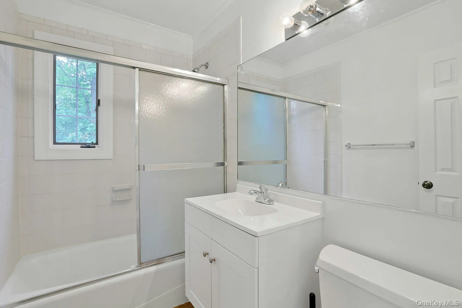 Full Hall Bathroom Full Hall Bathroom