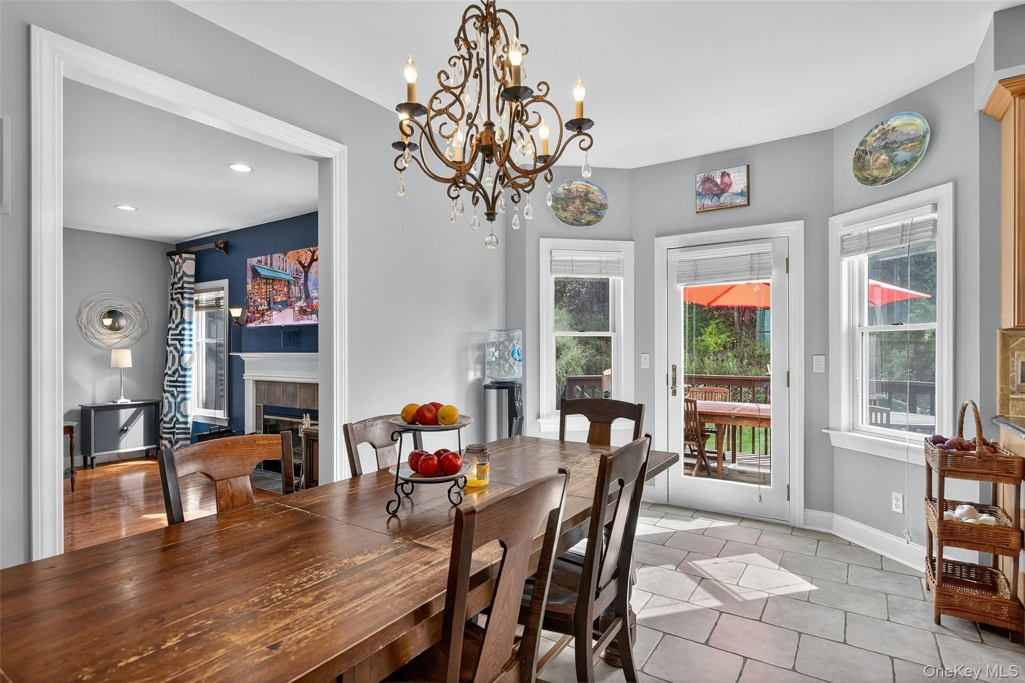 Breakfast area with access to exterior deck. Breakfast area with access to exterior deck.