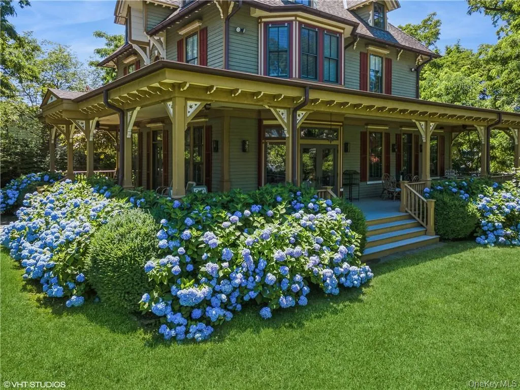 Lovely verandas surrounded by Hydrangeas Lovely verandas surrounded by Hydrangeas