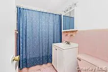 1st floor apt Bathroom 1st floor apt Bathroom