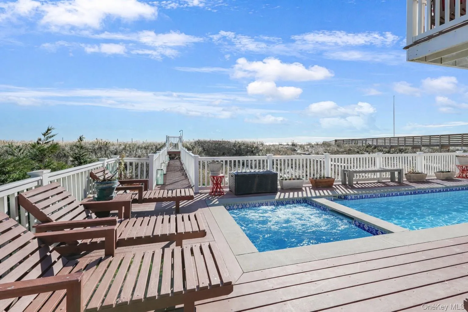 Gunite Pool with Hot Tub/Spa Gunite Pool with Hot Tub/Spa