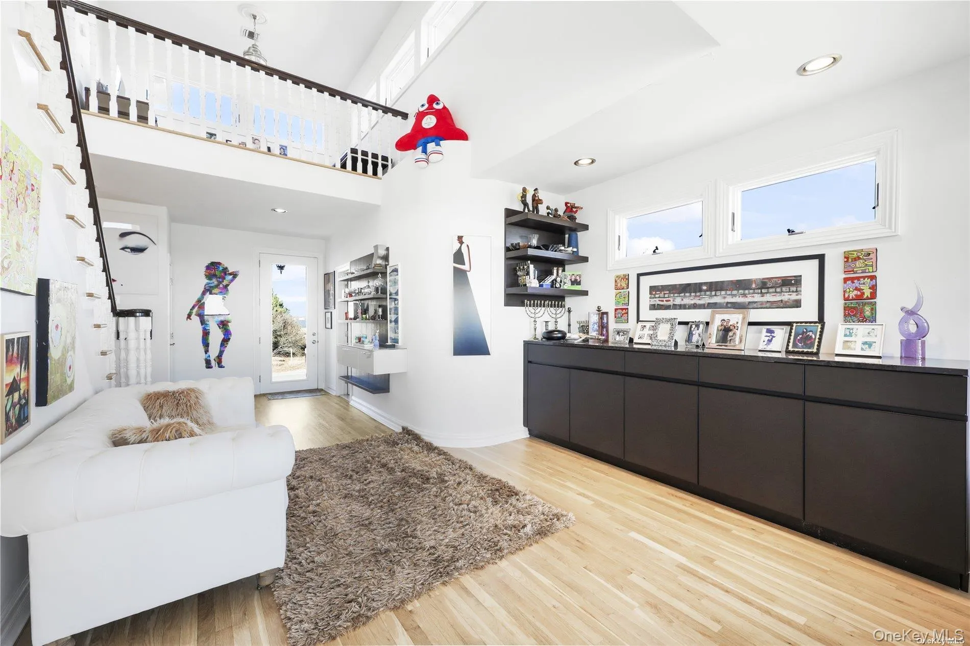 Large Seating Area Large Seating Area